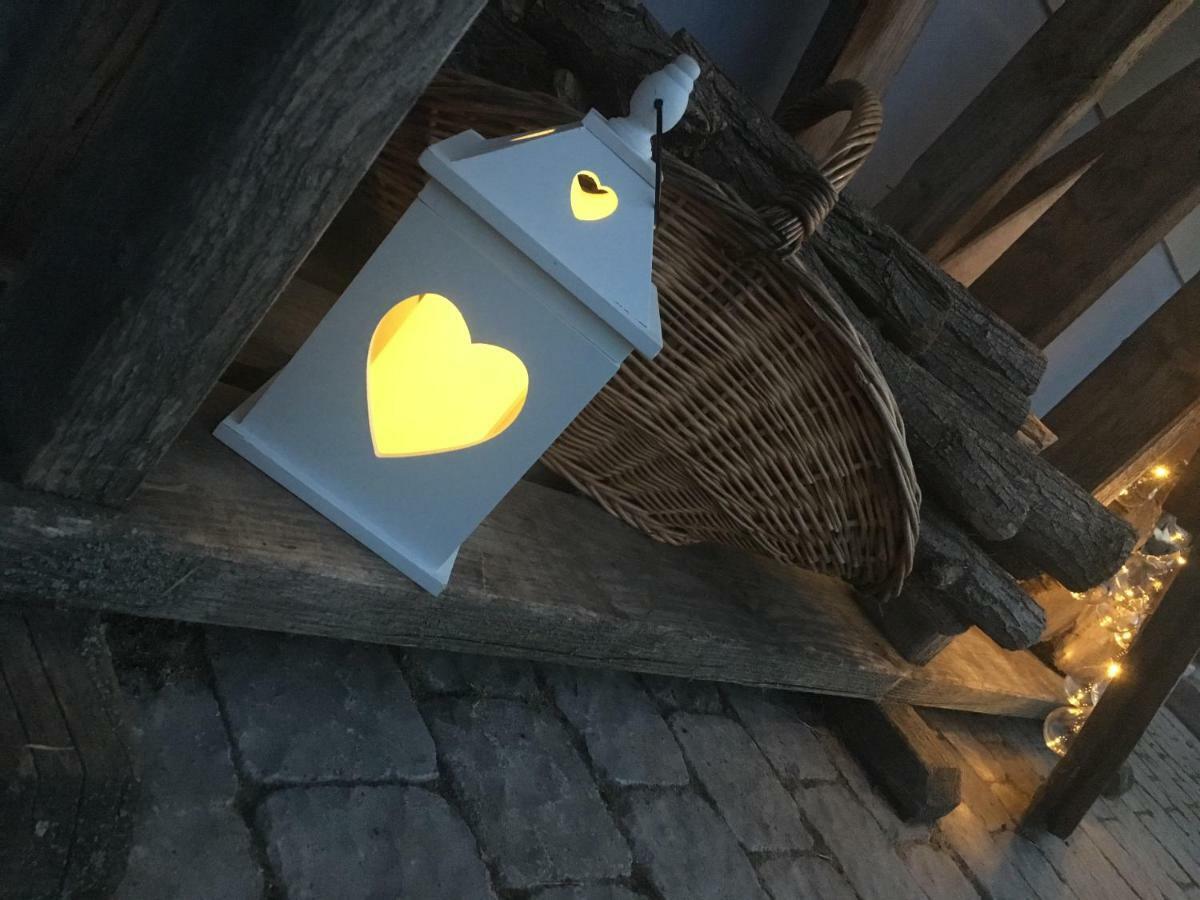 Voeroes Kastely Kunbaracs Buitenkant foto